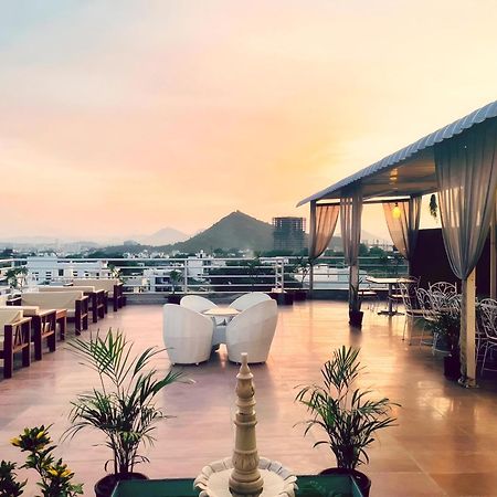 Hotel The Celebration By Amod Best Hotel & Rooftop ウダイプル エクステリア 写真
